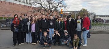 7 В класс с классным руководителем у стен Кремля в Великом Новгороде