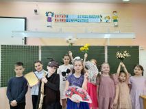 Инсценировка басни "Стрекоза и муравей"